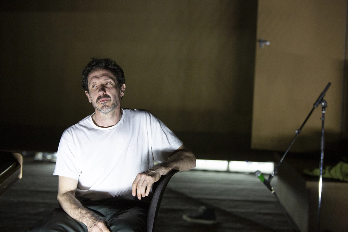 Verdriet is het Ding met Veren - Theater Rotterdam